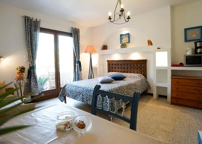 Les Mandariniers Йер